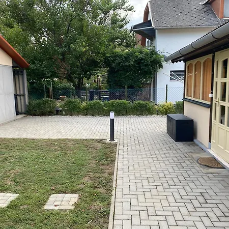 Eszter Vendeghaz Πανσιόν