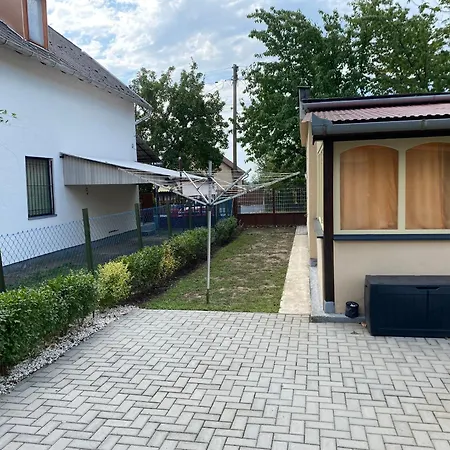 Πανσιόν Eszter Vendeghaz