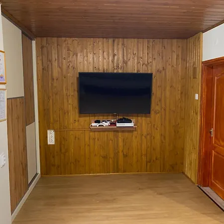 Eszter Vendeghaz Πανσιόν