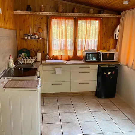 Πανσιόν Eszter Vendeghaz Berekfürdő